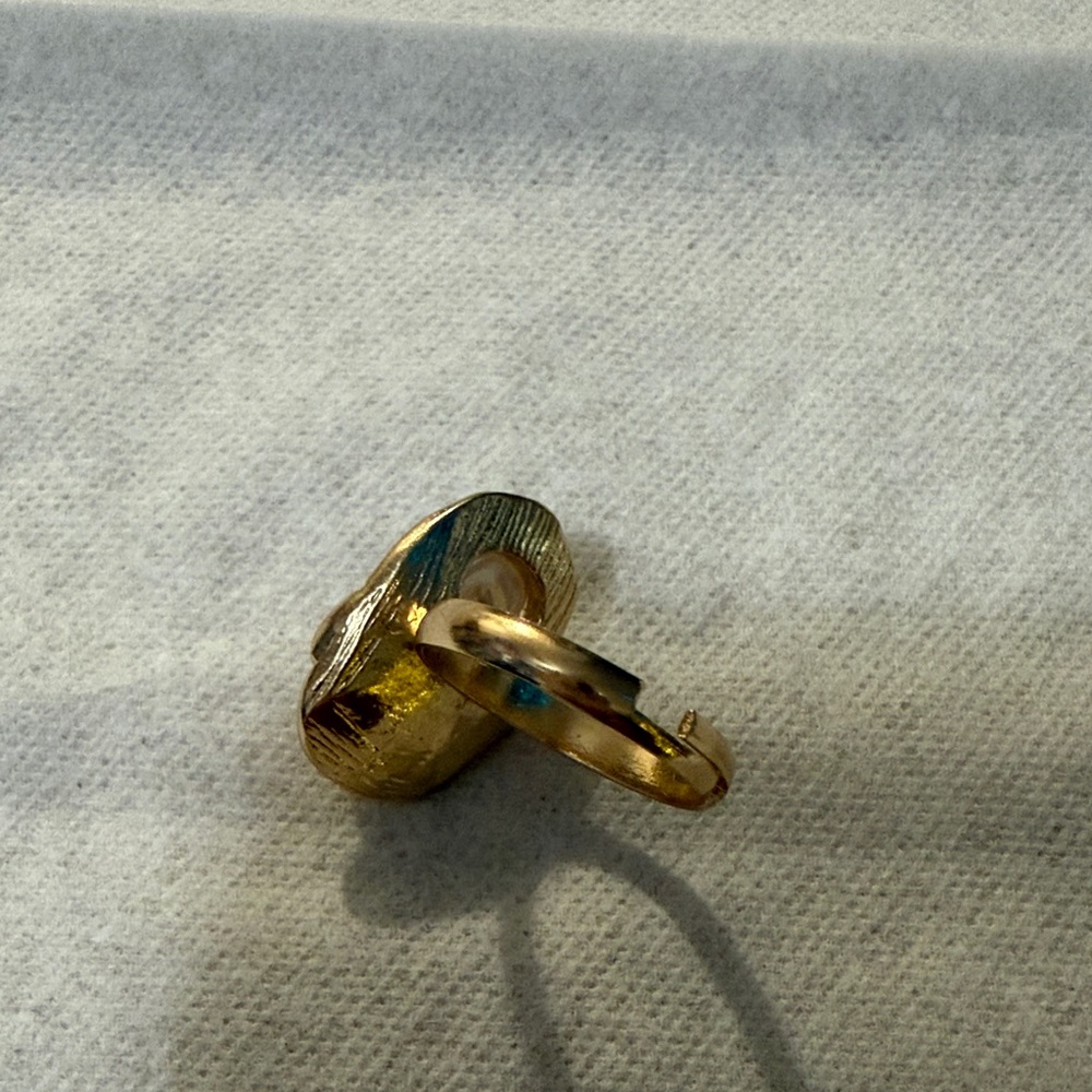 Elegant faux Gold and Pearl Ring - Picture 2 of 6